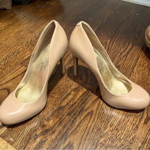 Jessica Simpson nude patent leather pumps